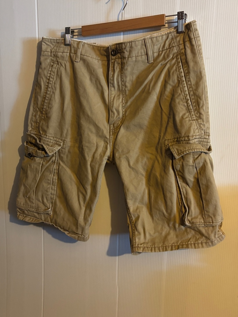 Men's levi’s Cargo Shorts in Khaki - Casual Utility Style